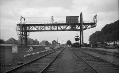 Eisden - portique de 10 t - 1943.06.30 - Fond ACEC, collection Bois-du-Cazier 10258.jpg